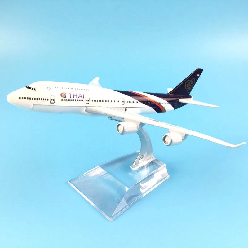 Thai Airways B747 Model Aircraft 1/400 Scale