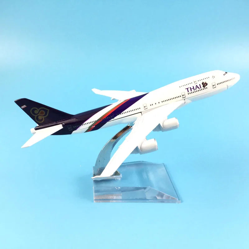 Thai Airways B747 Model Aircraft 1/400 Scale