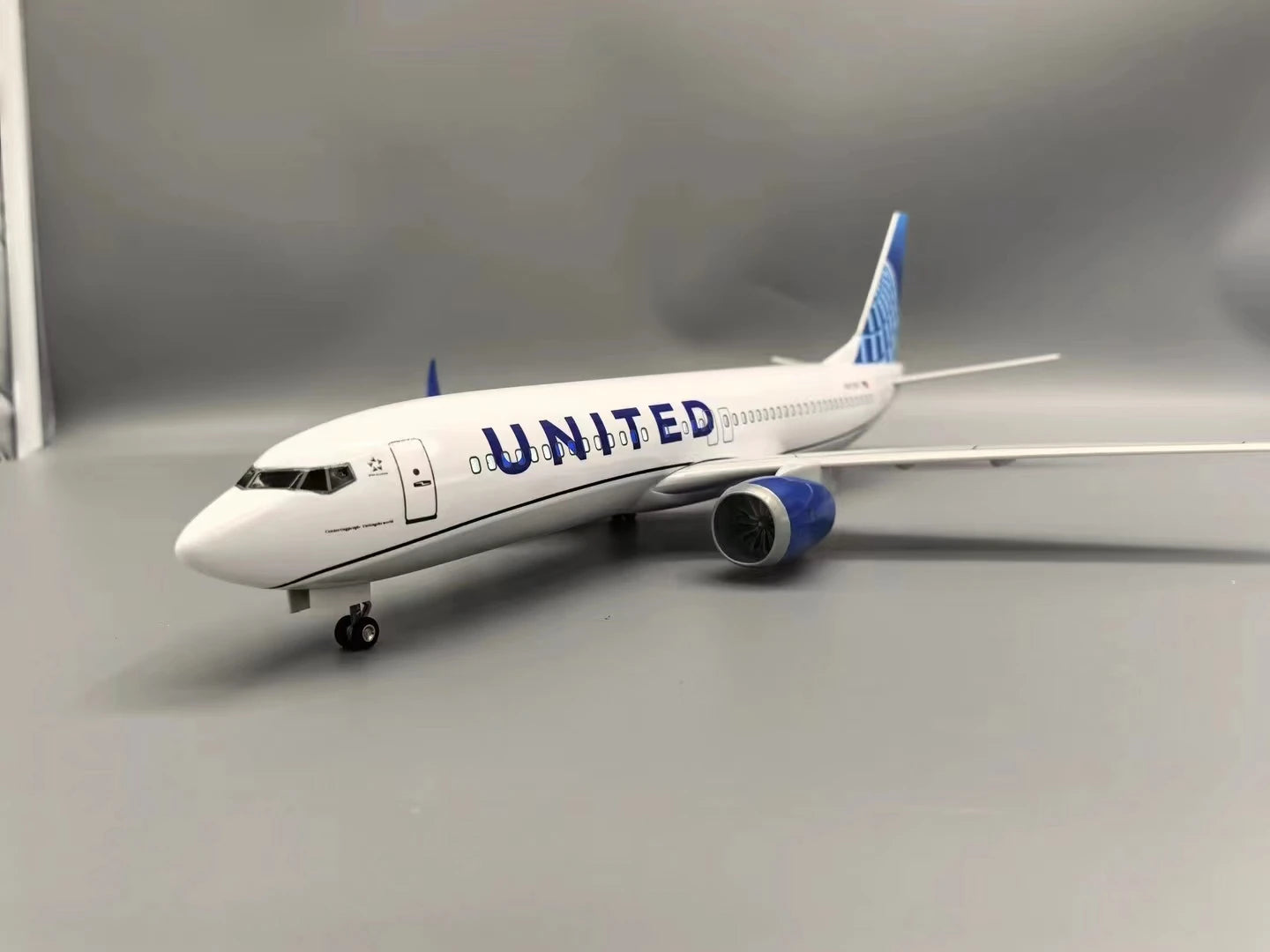 United Airlines B737 MAX Model Aircraft